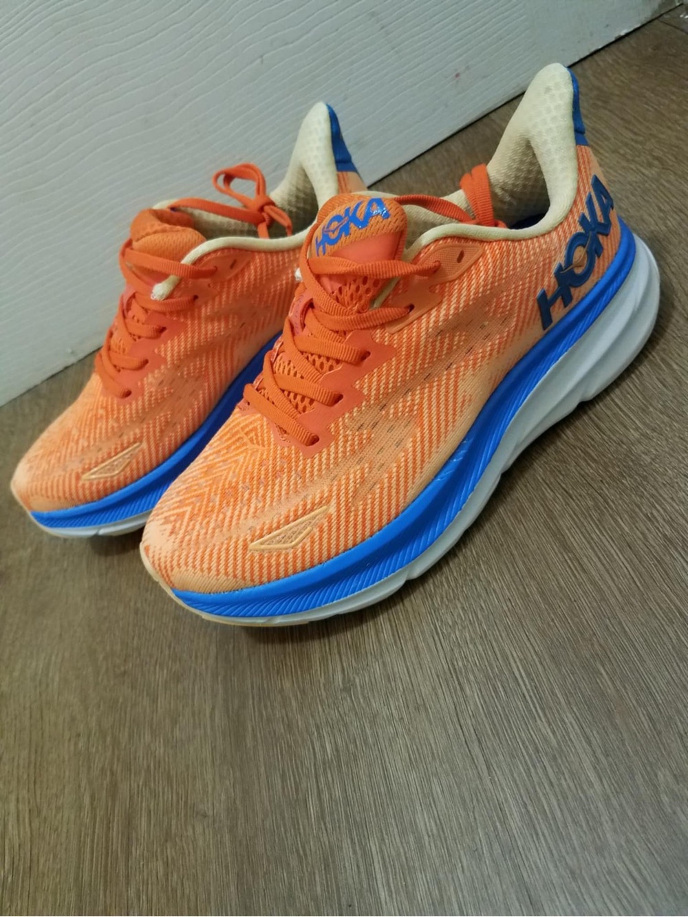 Hoka One One Clifton 9 mens sneakers size 6.5